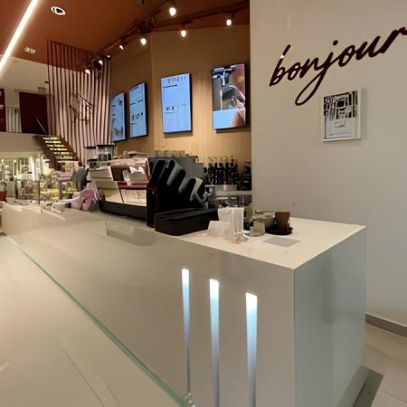 ELLE Cafe Iconova